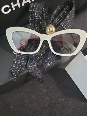 CHANEL White Cat-Eye Sunglasses with Black Gradient Lenses